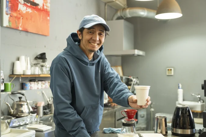 葉山の海辺で、暮らしに寄り添う深煎りコーヒー