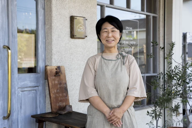 山小屋を思わせる、温もりあふれるカフェを辻堂で。