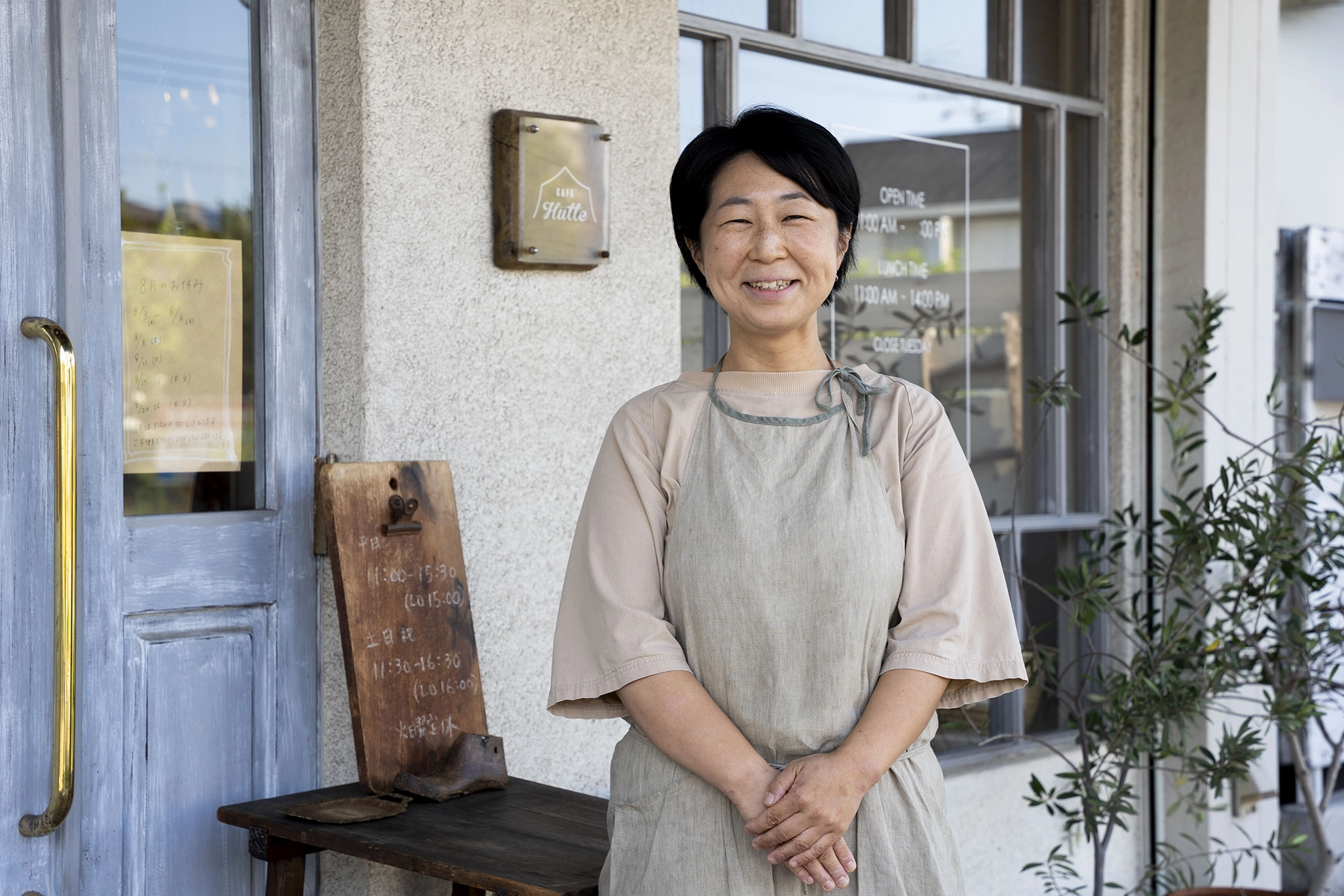 山小屋を思わせる、温もりあふれるカフェを辻堂で。